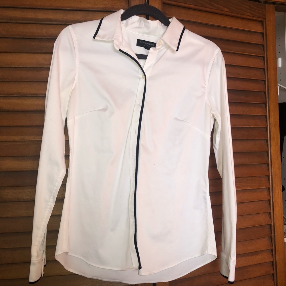 Banana Republic Tailored Fit Botton Down